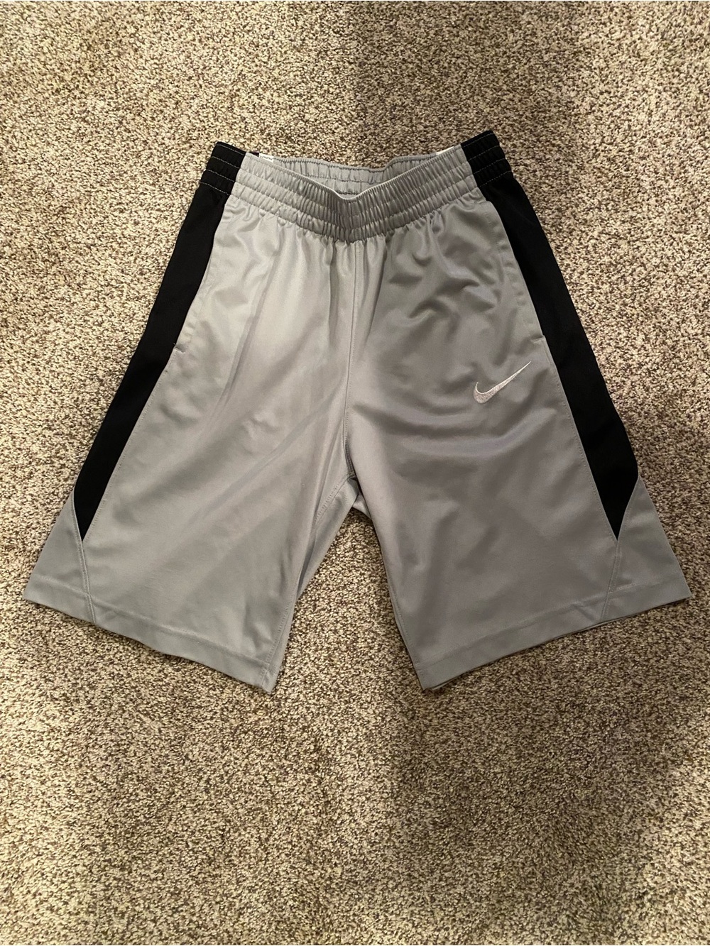 Nike Dri-Fit boys Gray Athletic Shorts with Black Side Panels size Large